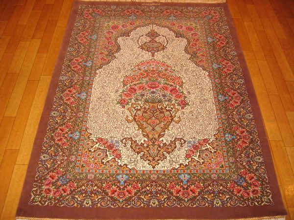 QOM SYAYESTEH 作