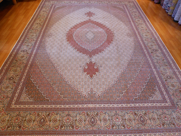 PIRUZYAN 作
